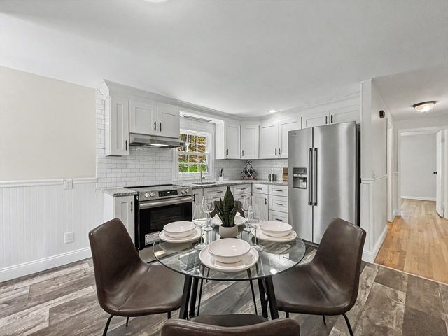 206 Treetop Ave, Springfield, MA 01118