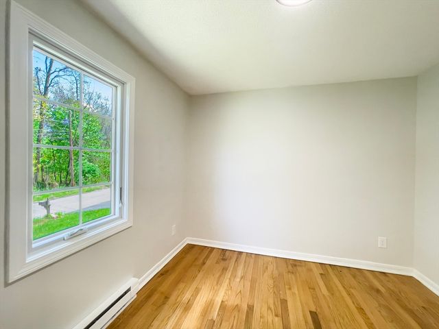 206 Treetop Ave, Springfield, MA 01118