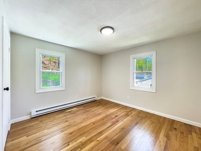 206 Treetop Ave, Springfield, MA 01118