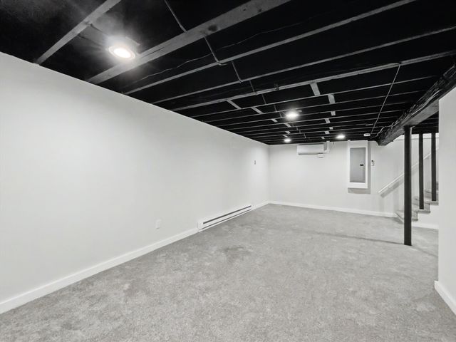 206 Treetop Ave, Springfield, MA 01118