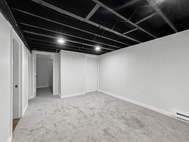 206 Treetop Ave, Springfield, MA 01118