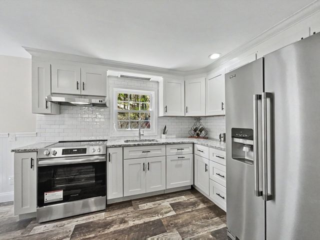 206 Treetop Ave, Springfield, MA 01118