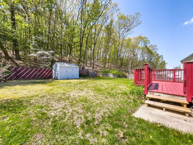 206 Treetop Ave, Springfield, MA 01118