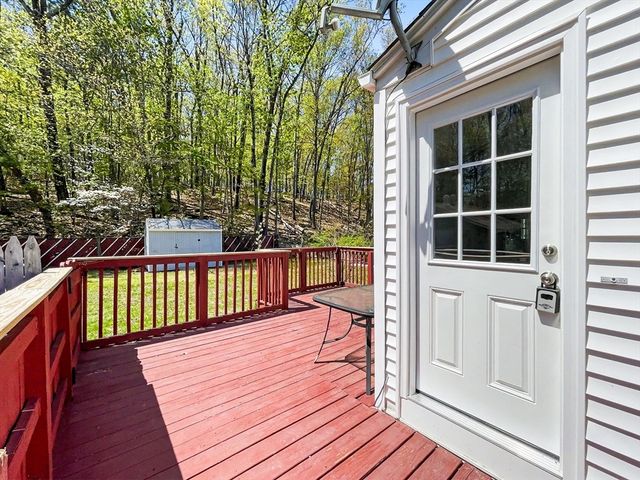 206 Treetop Ave, Springfield, MA 01118
