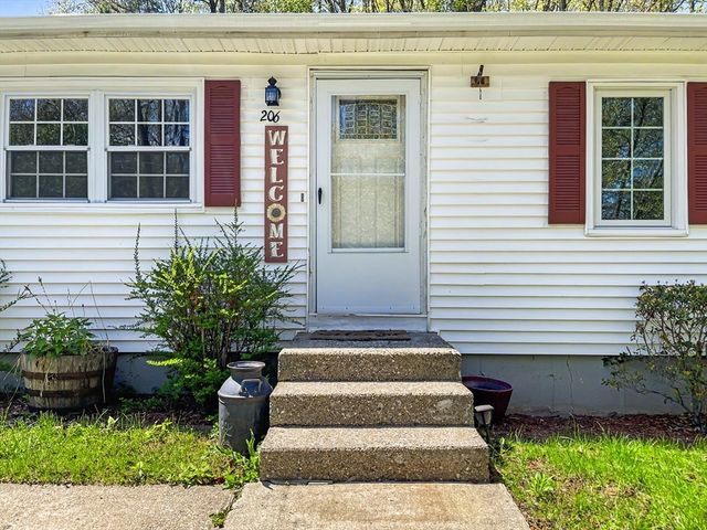 206 Treetop Ave, Springfield, MA 01118
