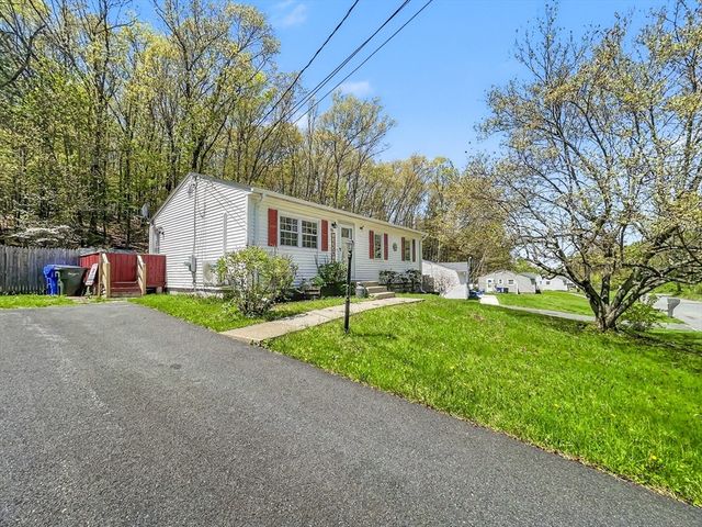 206 Treetop Ave, Springfield, MA 01118