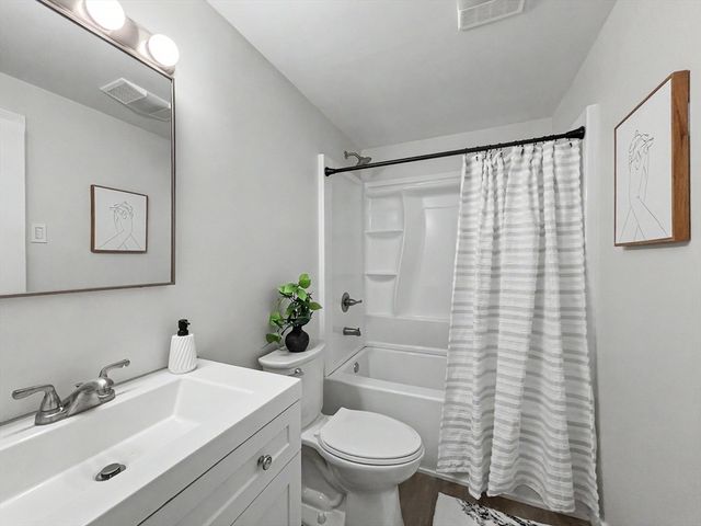 206 Treetop Ave, Springfield, MA 01118