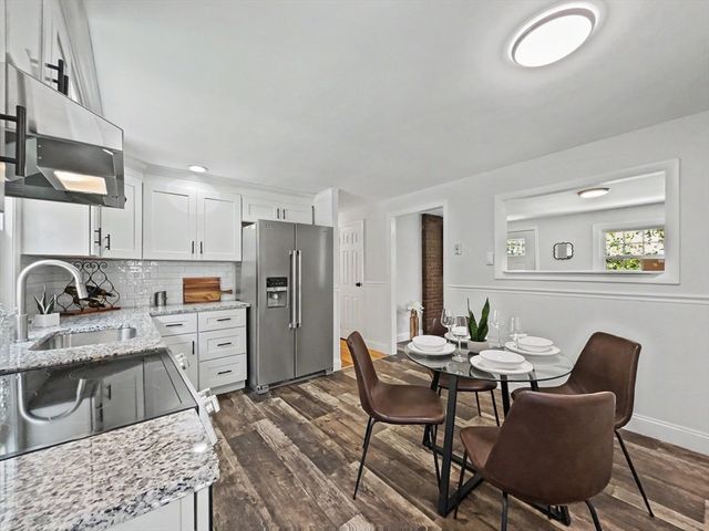206 Treetop Ave, Springfield, MA 01118