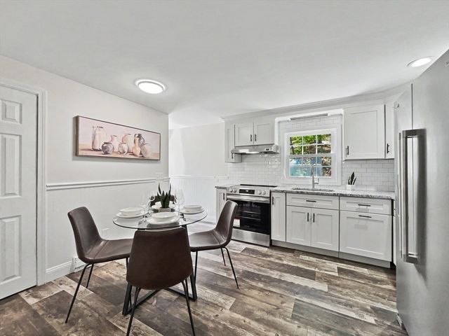 206 Treetop Ave, Springfield, MA 01118