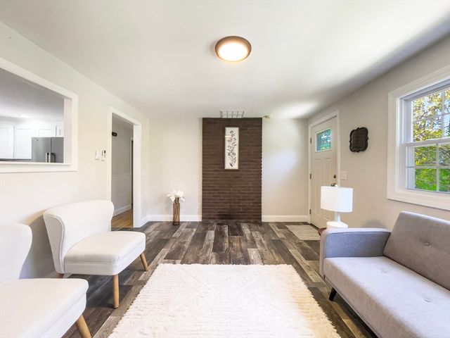 206 Treetop Ave, Springfield, MA 01118