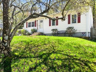206 Treetop Ave, Springfield, MA 01118