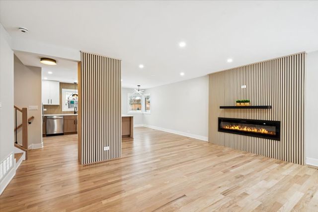 730 N Wilshire Lane, Arlington Heights, IL 60004