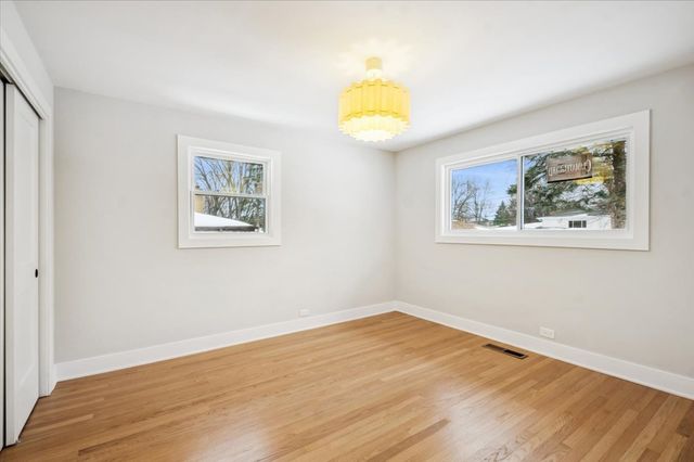 730 N Wilshire Lane, Arlington Heights, IL 60004