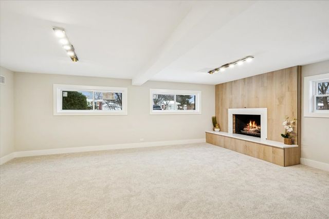 730 N Wilshire Lane, Arlington Heights, IL 60004