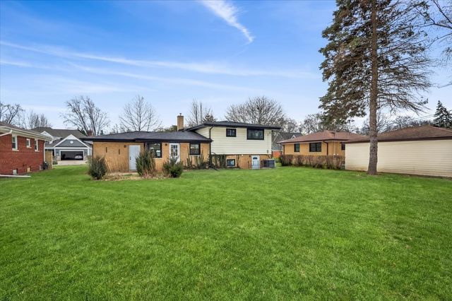 730 N Wilshire Lane, Arlington Heights, IL 60004