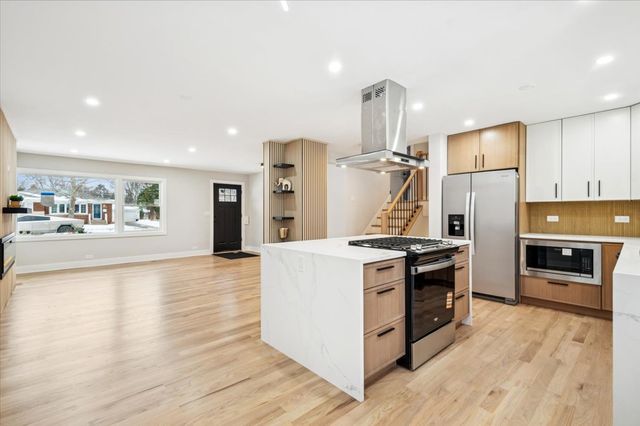 730 N Wilshire Lane, Arlington Heights, IL 60004