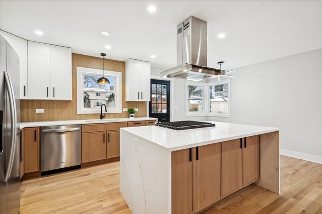 730 N Wilshire Lane, Arlington Heights, IL 60004