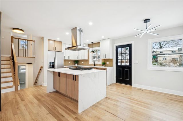 730 N Wilshire Lane, Arlington Heights, IL 60004