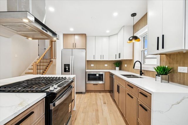 730 N Wilshire Lane, Arlington Heights, IL 60004