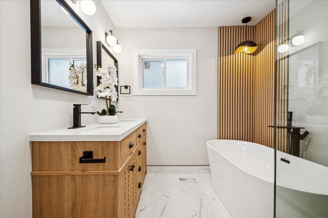 730 N Wilshire Lane, Arlington Heights, IL 60004