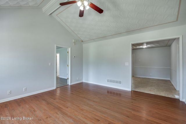 633 River Oaks Dr, Shepherdsville, KY 40165