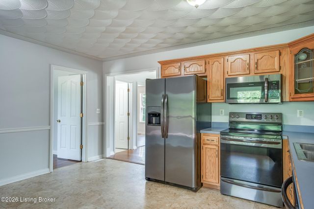 633 River Oaks Dr, Shepherdsville, KY 40165