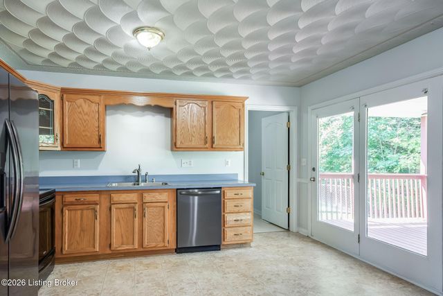 633 River Oaks Dr, Shepherdsville, KY 40165