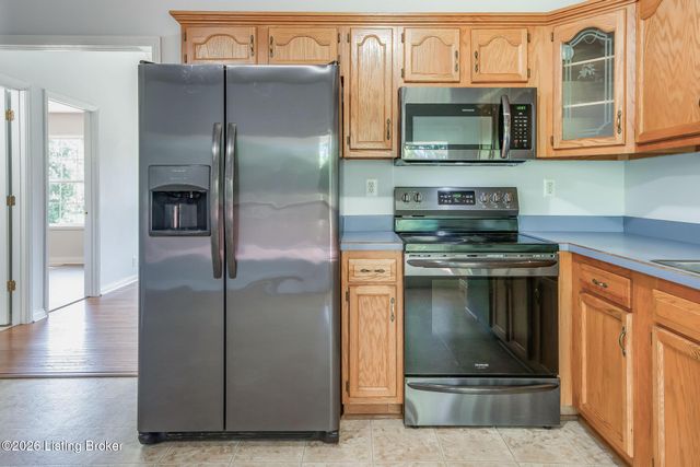 633 River Oaks Dr, Shepherdsville, KY 40165