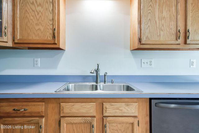 633 River Oaks Dr, Shepherdsville, KY 40165