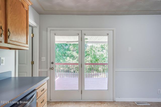 633 River Oaks Dr, Shepherdsville, KY 40165