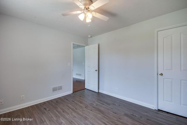 633 River Oaks Dr, Shepherdsville, KY 40165