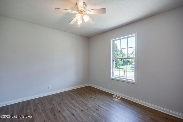 633 River Oaks Dr, Shepherdsville, KY 40165