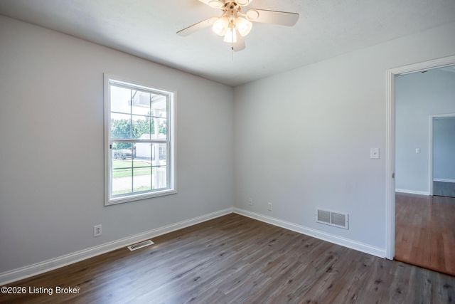 633 River Oaks Dr, Shepherdsville, KY 40165