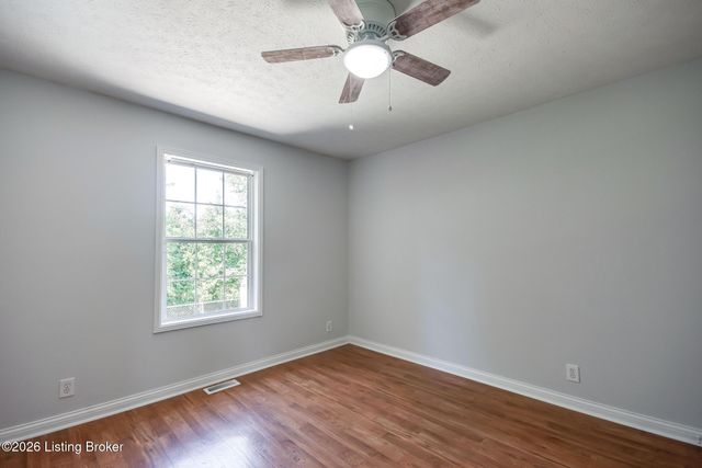 633 River Oaks Dr, Shepherdsville, KY 40165