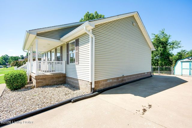 633 River Oaks Dr, Shepherdsville, KY 40165