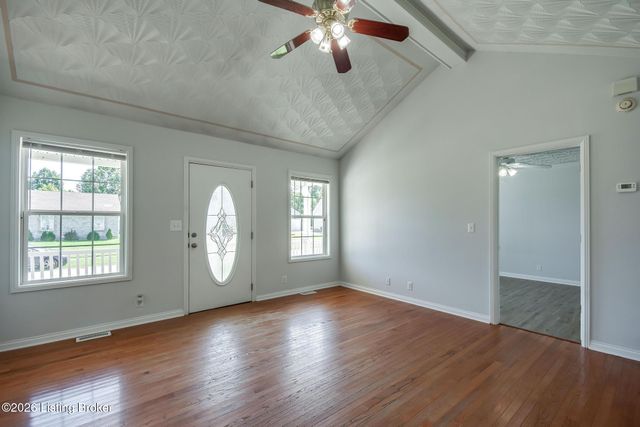 633 River Oaks Dr, Shepherdsville, KY 40165