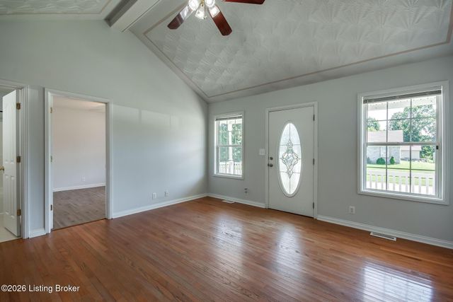 633 River Oaks Dr, Shepherdsville, KY 40165