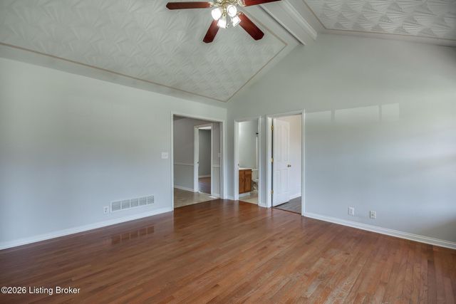633 River Oaks Dr, Shepherdsville, KY 40165
