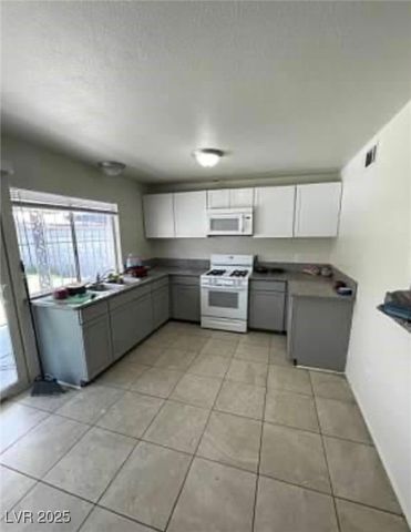 2932 Demetrius Avenue, Las Vegas, NV 89101