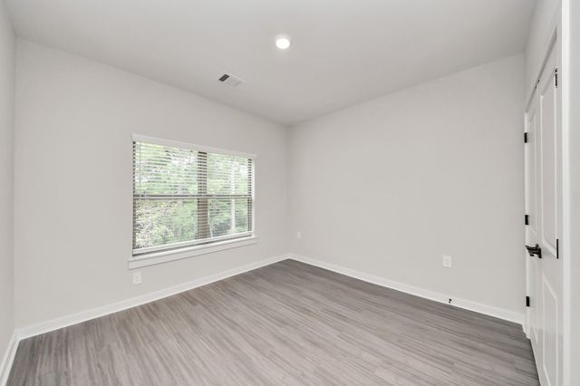 7711 Longmire Road 200, Conroe, TX 77304