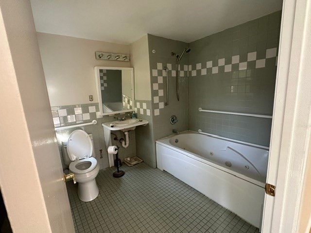 27 Lantern Ln, Dedham, MA 02026