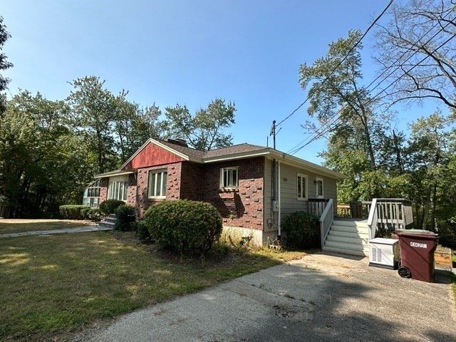 27 Lantern Ln, Dedham, MA 02026