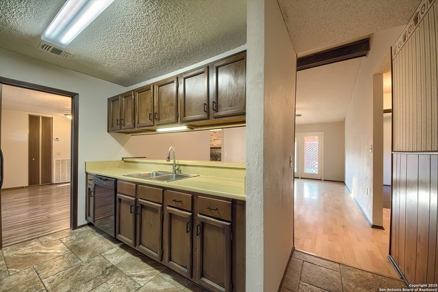 7002 Autumn Chase, Leon Valley, TX 78238