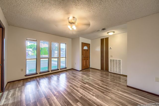 7002 Autumn Chase, Leon Valley, TX 78238