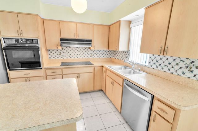 5530 SALEM SQUARE DRIVE N, Palm Harbor, FL 34685