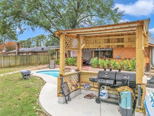 2406 Balsam St, Longview, TX 75605