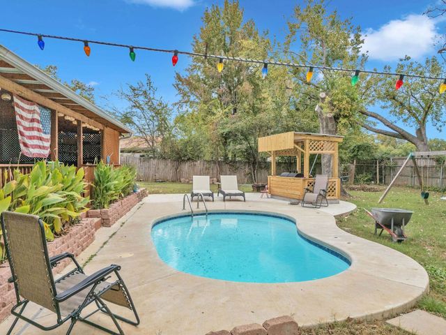 2406 Balsam St, Longview, TX 75605