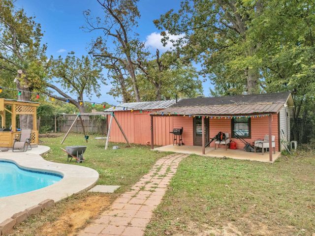 2406 Balsam St, Longview, TX 75605