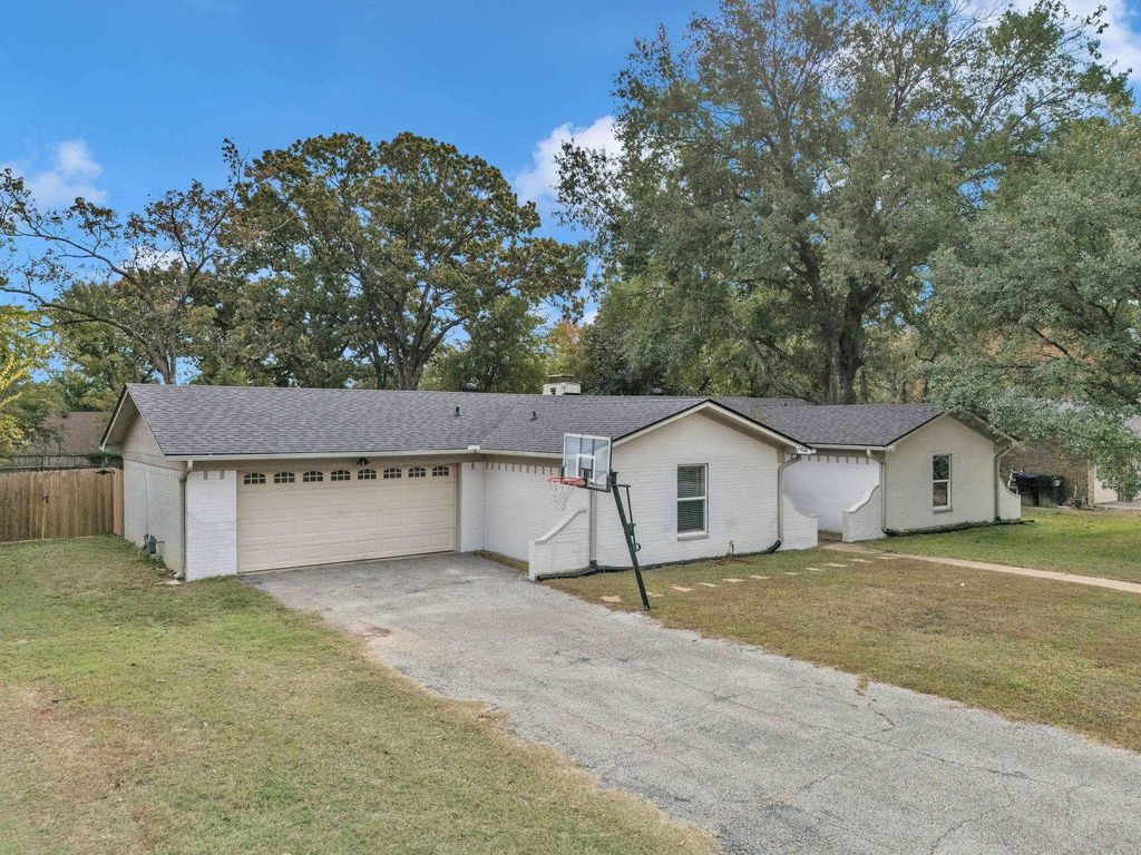 2406 Balsam St, Longview, TX 75605