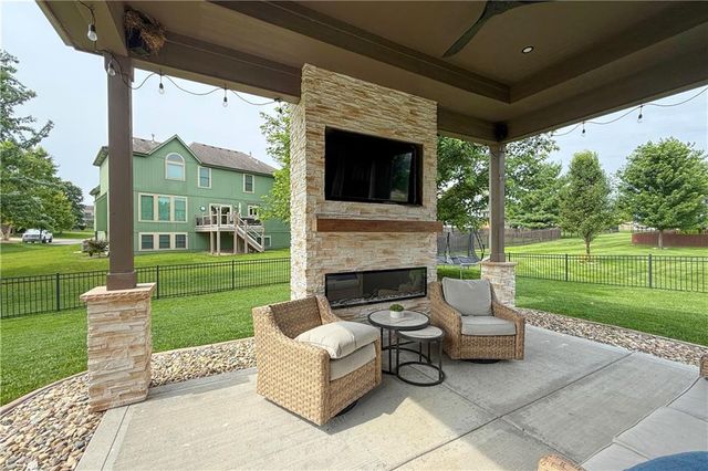104 SW Shores Drive, Lee's Summit, MO 64064